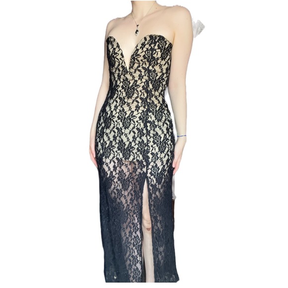 Stunning Deep V Black Lace Dress - Picture 4 of 5